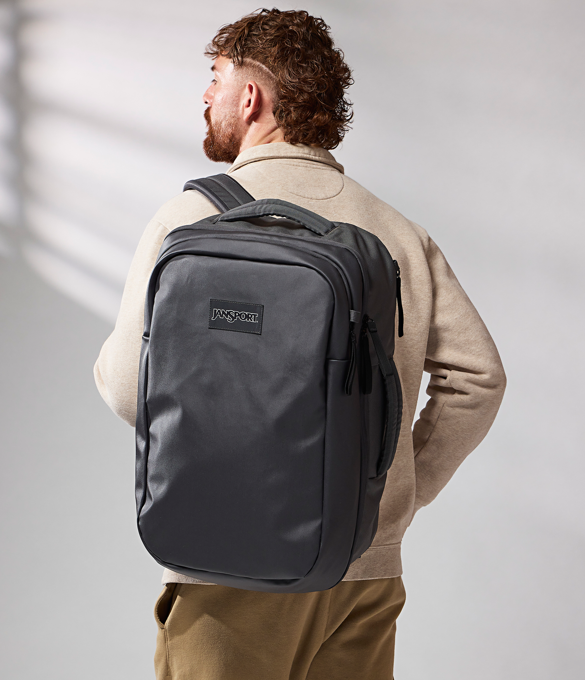 good-latitude-travel-pack-40l-n2 JS0A86EUDMX-MODEL.png